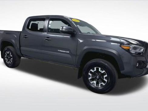 Certified 2023 Toyota Tacoma TRD Off-Road AWD/4WD image 18