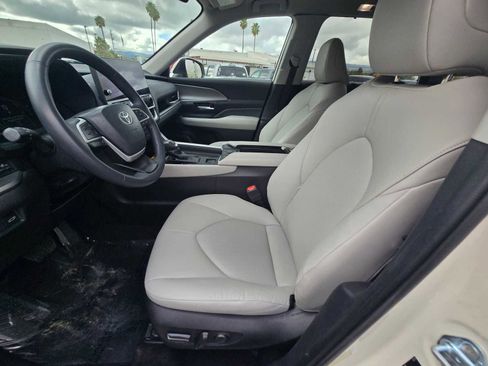 Used 2024 Toyota Grand Highlander XLE image 24
