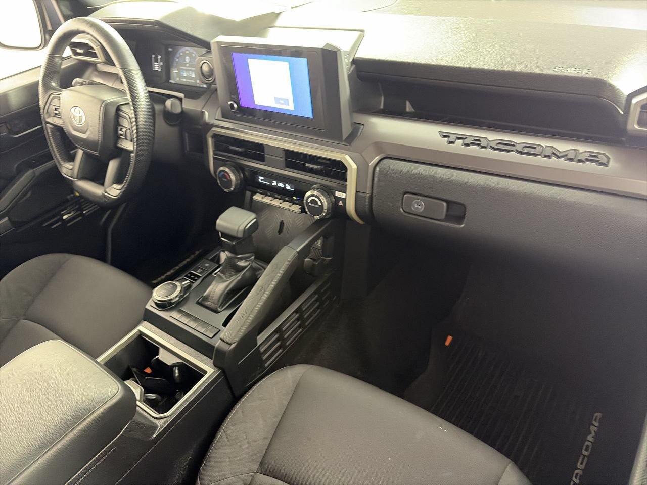 Used 2025 Toyota Tacoma SR5 AWD/4WD image 25