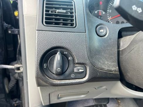 Used 2006 Ford Focus ZX4 Sedan FWD image 19