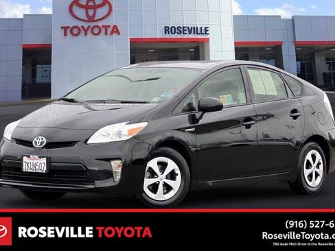 Used 2015 Toyota Prius Two image 1