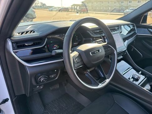 Used 2024 Jeep Grand Cherokee Trailhawk w/ Luxury Tech Group III image 16