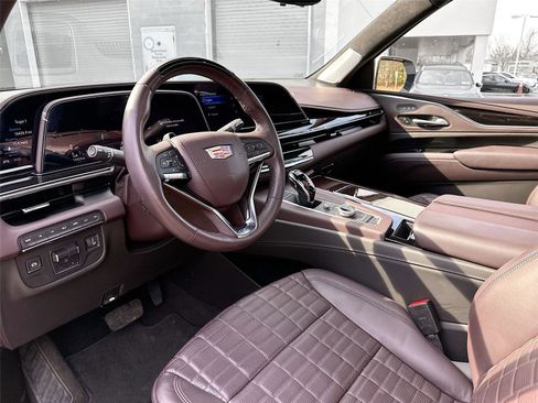 Used 2024 Cadillac Escalade ESV Sport Platinum w/ LPO, ONYX Package image 9