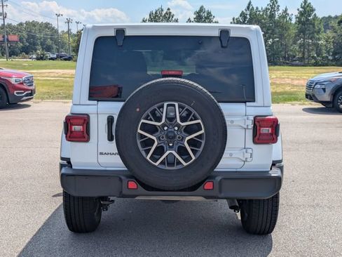 Used 2025 Jeep Wrangler Unlimited Sahara AWD/4WD image 4