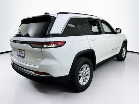 Used 2023 Jeep Grand Cherokee Laredo w/ Luxury Tech Group I AWD/4WD image 5