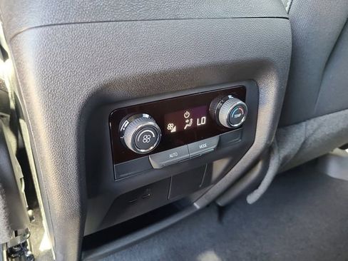 New 2026 Chevrolet Traverse LT image 13