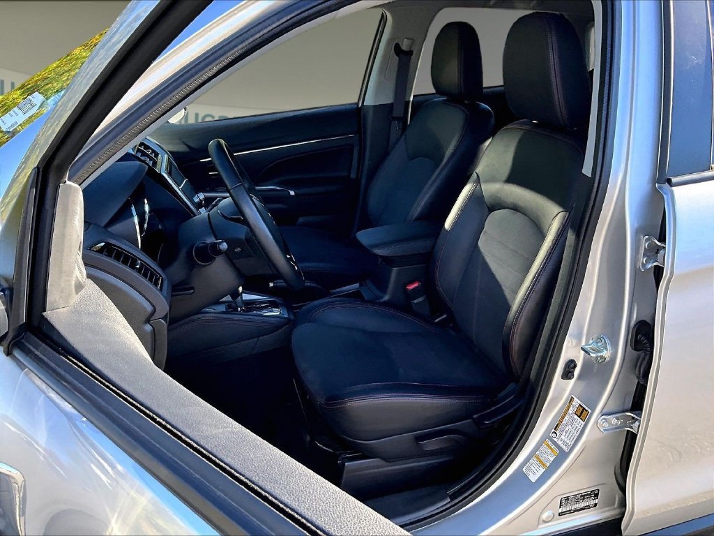 Used 2025 Mitsubishi Outlander Sport SE AWD/4WD image 10