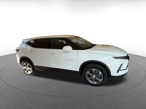 Used 2026 Chevrolet Blazer LT FWD image 2