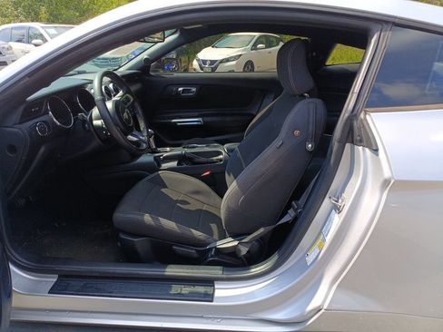 Used 2016 Ford Mustang Coupe RWD image 5