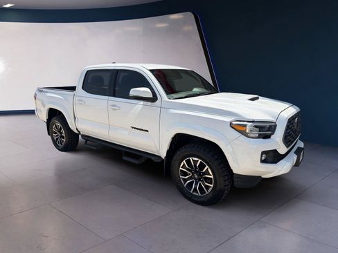 Used 2023 Toyota Tacoma TRD Sport w/ Technology Package RWD image 7