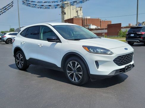 Certified 2022 Ford Escape SE w/ SE Sport Appearance Package AWD/4WD image 2
