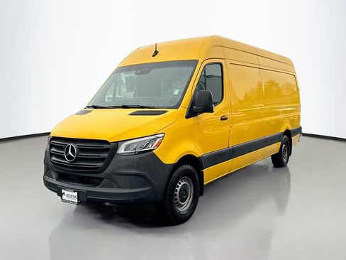 Used 2021 Mercedes-Benz Sprinter 2500 image 1