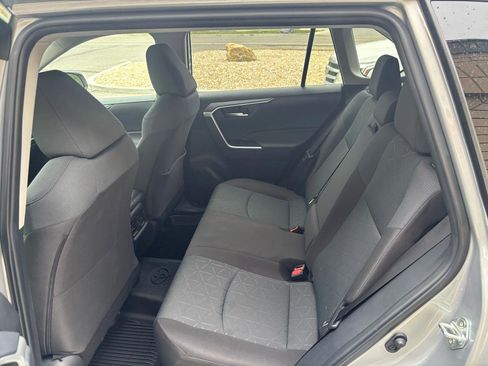 Used 2025 Toyota RAV4 XLE AWD/4WD image 7