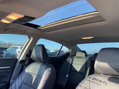 Used 2023 Nissan Altima 2.5 SR w/ SR Premium Package image 15