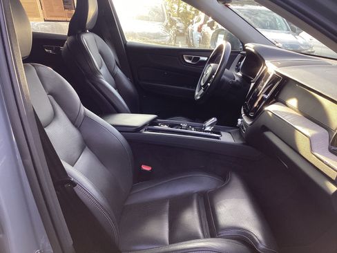 Certified 2022 Volvo XC60 B5 Inscription w/ Climate Package image 35