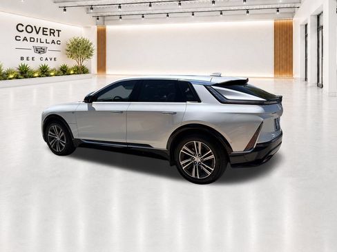 Used 2024 Cadillac Lyriq Luxury AWD/4WD image 7