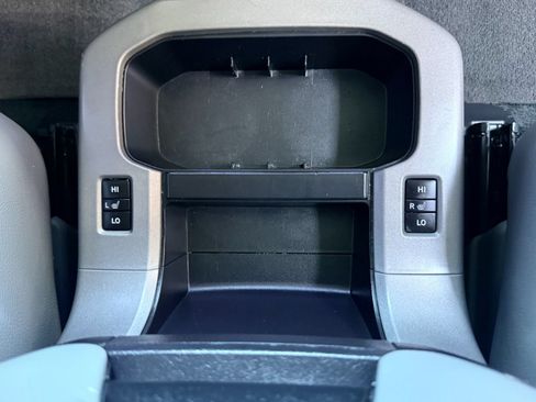 Used 2018 Toyota Sequoia Platinum w/ Carpet Mat Package AWD/4WD image 33