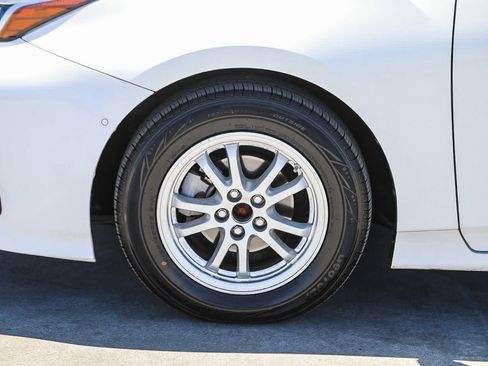 Certified 2020 Toyota Prius LE FWD image 11