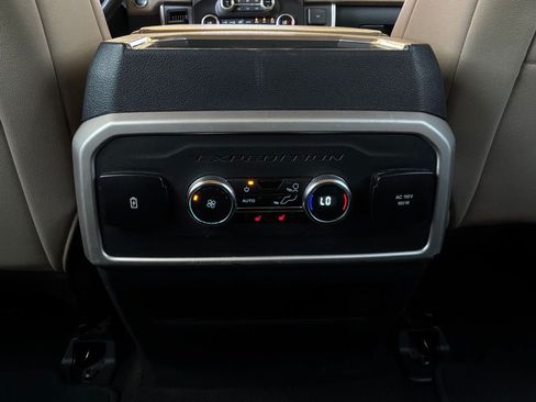 Used 2024 Ford Expedition Limited RWD image 14