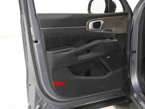 Used 2022 Kia Sorento SX Prestige image 4