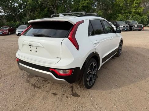 Used 2023 Kia Niro EX Touring FWD image 6