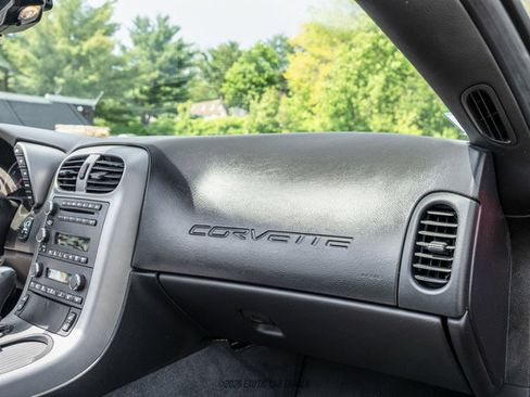 Used 2007 Chevrolet Corvette Coupe w/ Preferred Equipment Group RWD image 46