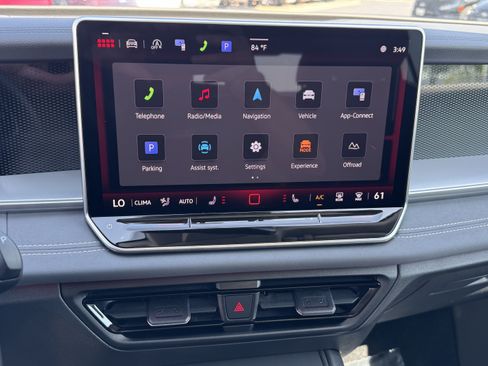 Certified 2025 Volkswagen Tiguan SE AWD/4WD image 22