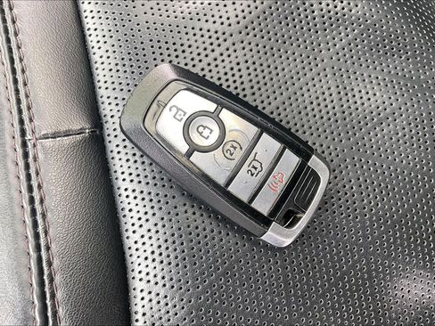 Used 2021 Ford Explorer Platinum w/ Premium Technology Package AWD/4WD image 14
