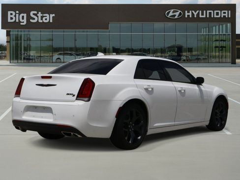 Used 2023 Chrysler 300 S RWD image 4