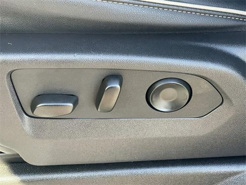 Used 2025 Chevrolet Suburban Premier image 20