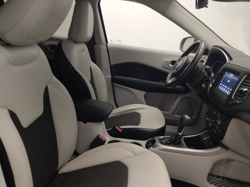 Used 2019 Jeep Compass Latitude FWD image 21