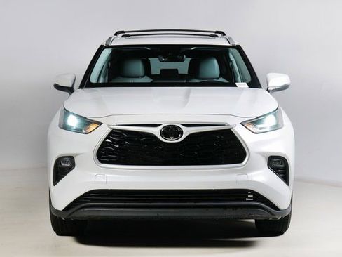 Used 2023 Toyota Highlander XLE image 8