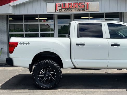 Used 2017 Nissan Titan S AWD/4WD image 9