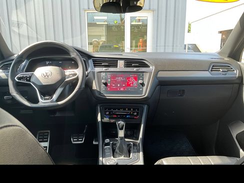 Used 2022 Volkswagen Tiguan SE R-Line AWD/4WD image 4