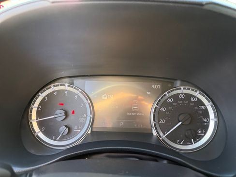 Used 2023 Toyota Highlander LE FWD image 11