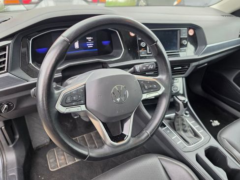 Used 2024 Volkswagen Jetta SE FWD image 4