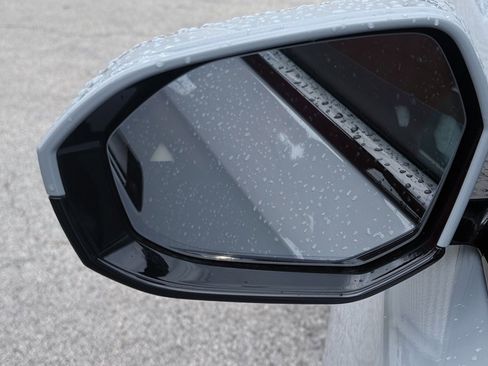 Used 2025 BMW 740i image 21