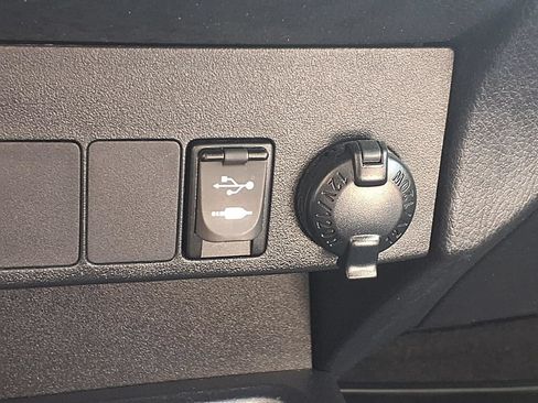 Used 2013 Toyota RAV4 XLE FWD image 9