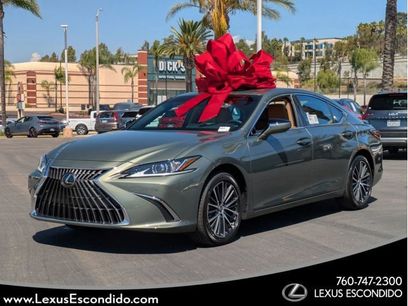 New 2025 Lexus ES 300h w/ Premium Package