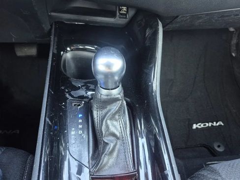 Used 2019 Toyota C-HR XLE FWD image 21