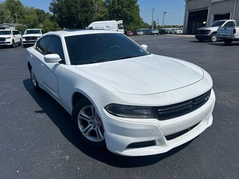 Used 2019 Dodge Charger SXT RWD image 1