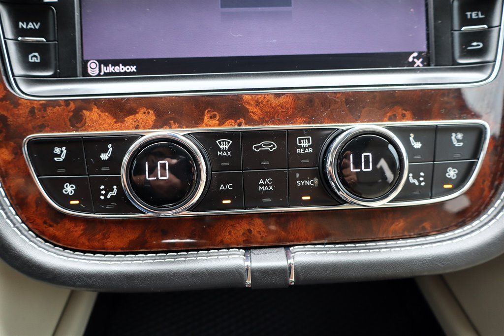 Used 2017 Bentley Bentayga AWD/4WD image 49