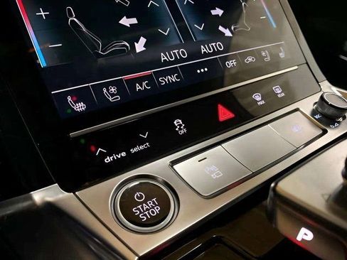 Used 2024 Audi Q8 e-tron Premium Plus w/ Premium Plus Package image 59