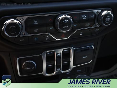 Used 2023 Jeep Wrangler Unlimited AWD/4WD image 34
