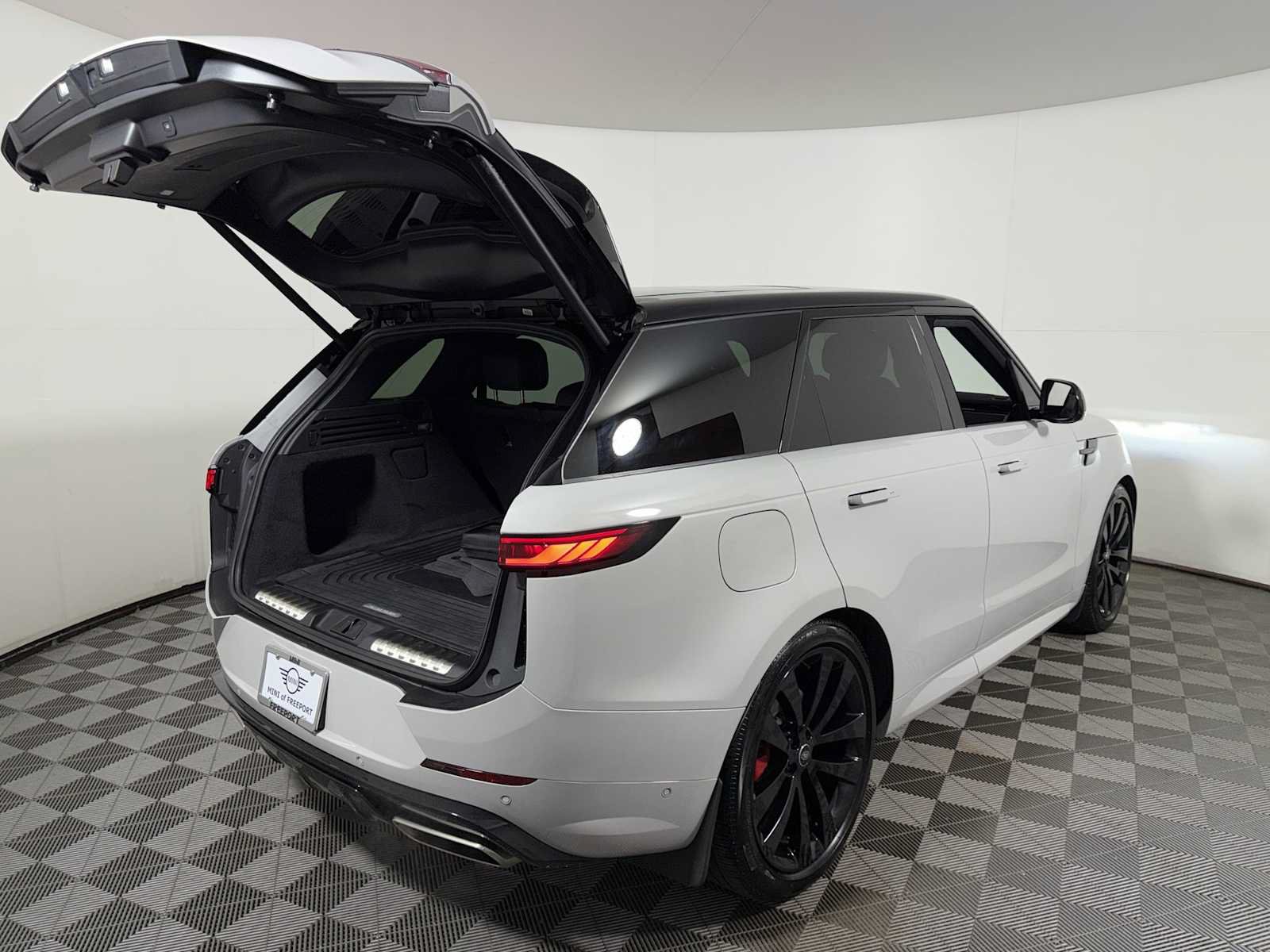 Used 2025 Land Rover Range Rover Sport Dynamic SE AWD/4WD image 23