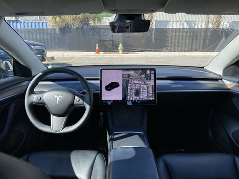 Used 2022 Tesla Model 3 image 2