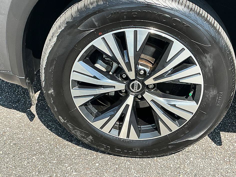 Certified 2021 Nissan Rogue SV w/ Premium Package FWD image 8