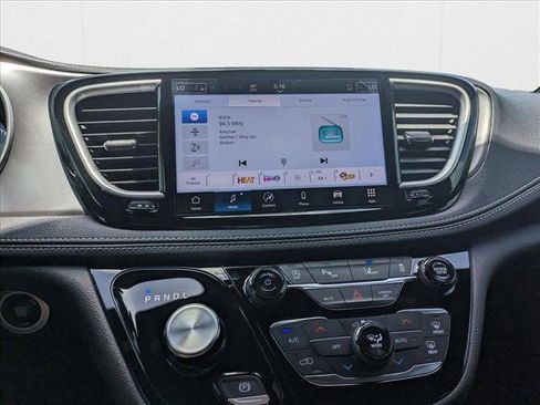 New 2025 Chrysler Pacifica Select image 10