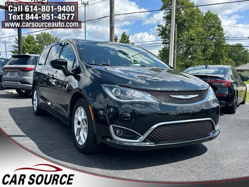 Used 2017 Chrysler Pacifica Touring Plus w/ Tire & Wheel Group FWD image 5