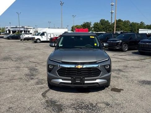 Used 2025 Chevrolet TrailBlazer LT AWD/4WD image 2